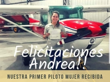 Andrea Garay, primer mujer piloto de la región recibida en aviación 

