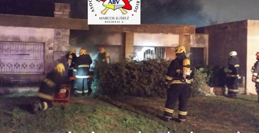 Marcos Juárez: bomberos sacó a dos personas de un incendio