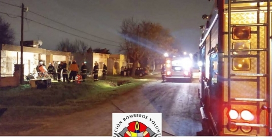 Marcos Juárez: bomberos sacó a dos personas de un incendio
