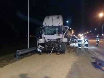 Leones: muere un cañadense en accidente entre dos camiones