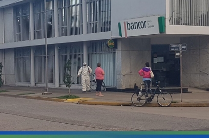 Corral de Bustos: desinfectan vehículos en accesos a la ciudad