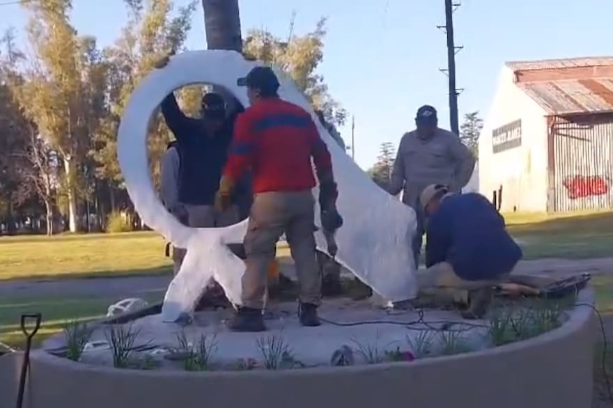 Marcos Juárez fue noticia nacional porque el municipio ordenó remover un monumento en homenaje a Madres de Plaza de Mayo