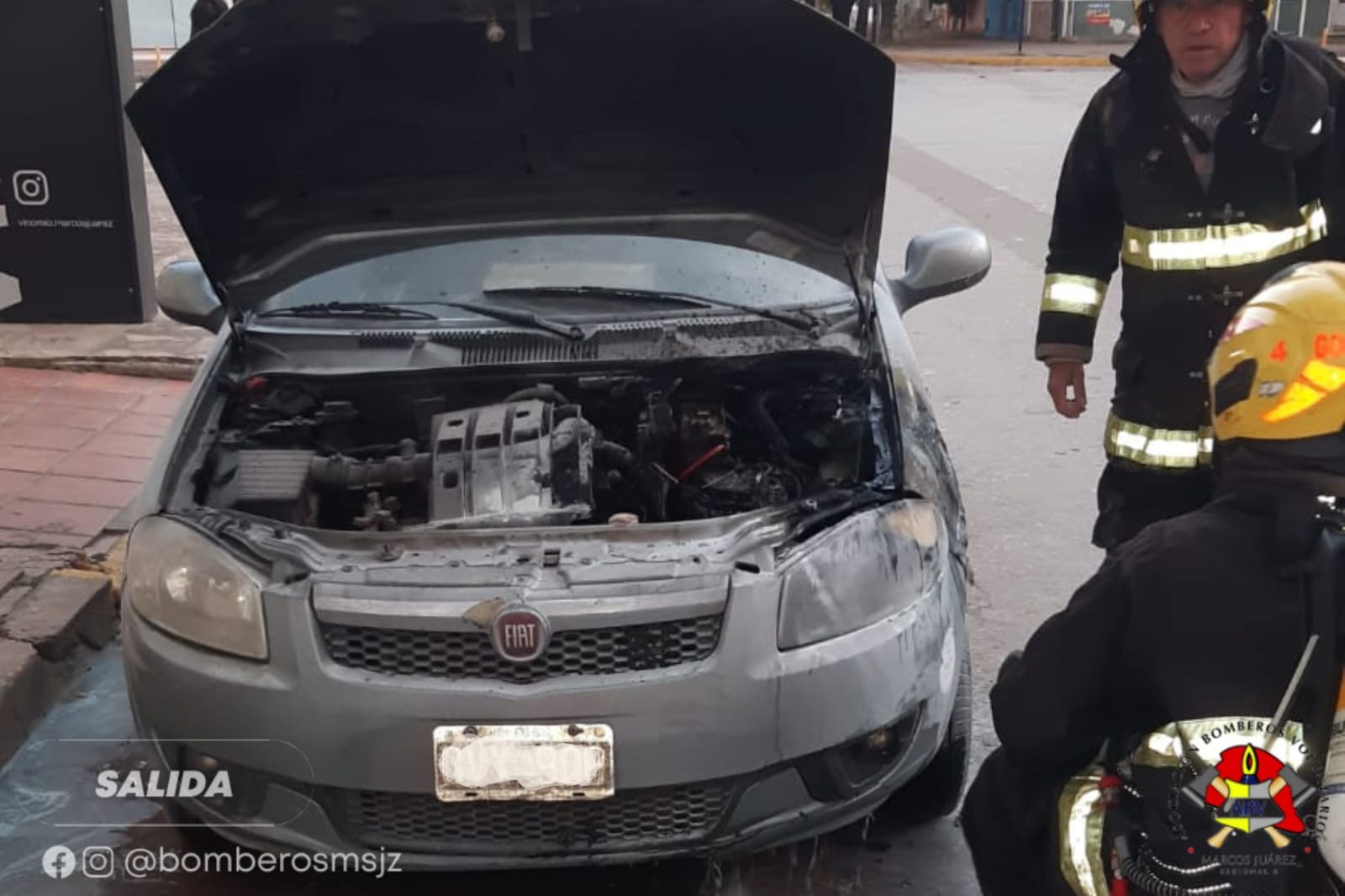 El propietario del vehículo logró extinguir el incendio por sus propios medios