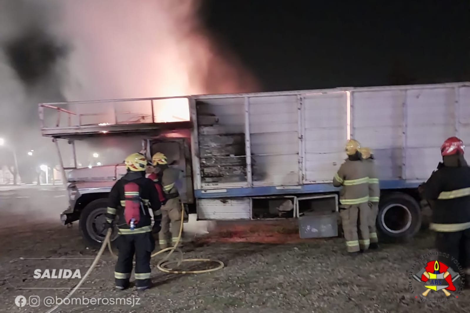 Salida por un incendio en un camión ubicado en Juan B. Justo y Uruguay