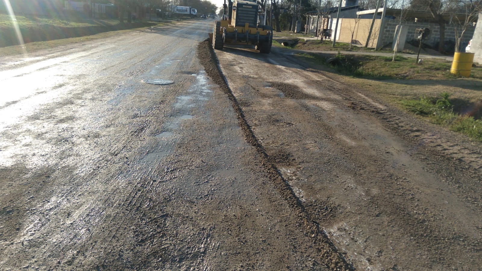 Las cuadrillas de la Municipalidad están reparando calzadas en Av. Pueyrredón entre Gral. Paz y Laprida y San Juan entre Bolivia y Calle del Niño