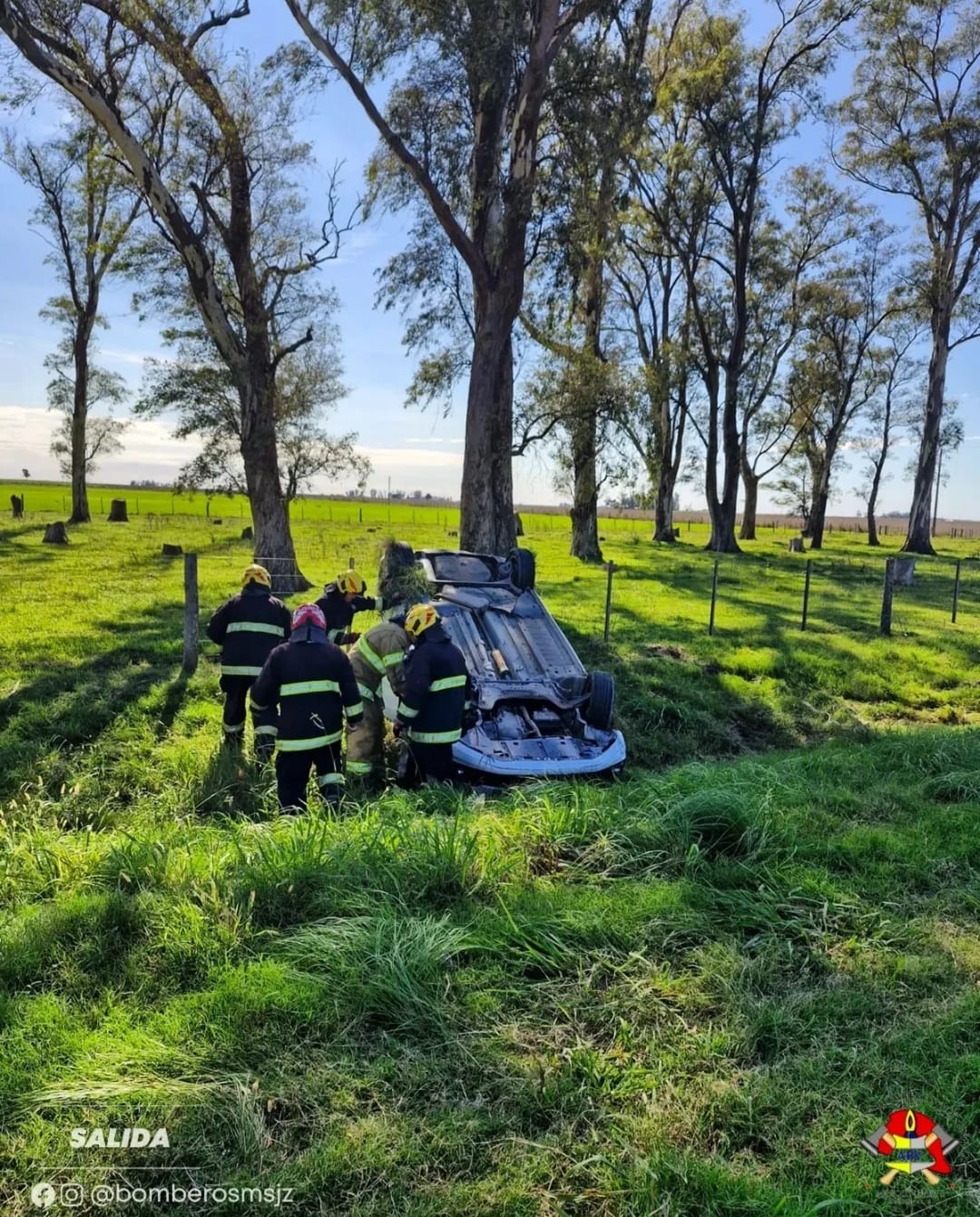 Accidente vehicular en el  kilómetro 454 de la Ruta 9 por el vuelco solitario de un automóvil
