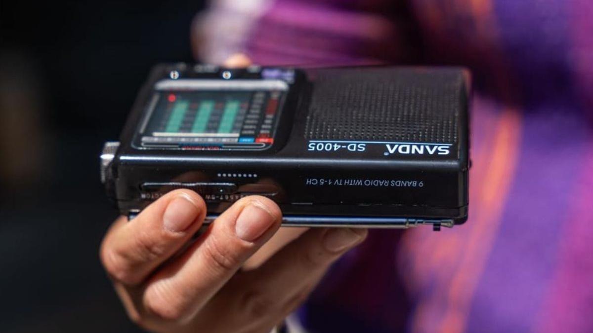 La radio no falla nunca: La portátil se convierte en protagonista indiscutible durante el apagón que dejó sin suministro a toda España