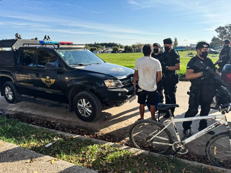 Detuvieron a un hombre de 32 años con dosis de marihuana en Monetto 2100 de Barrio Lavalle