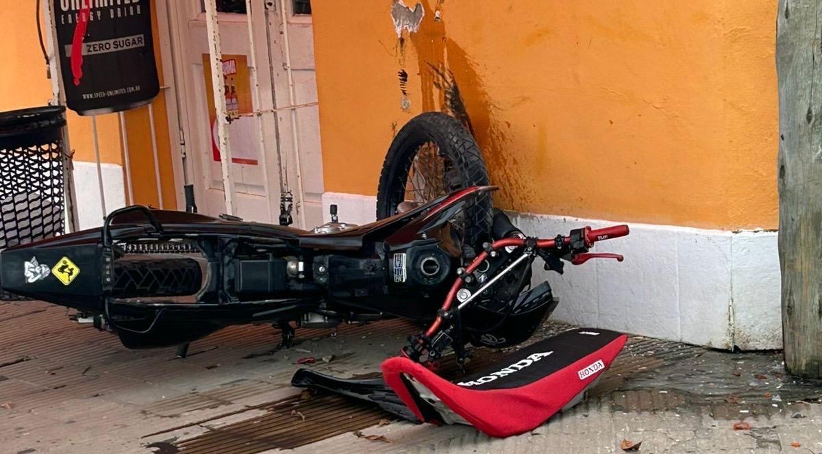 Accidente en moto deja a un adolescente en estado crítico