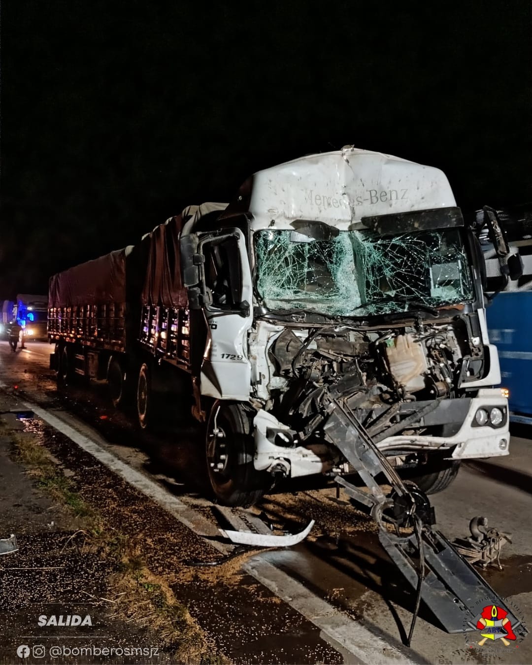 Accidente por un choque por alcance entre dos camiones esta madrugada en la Autopista