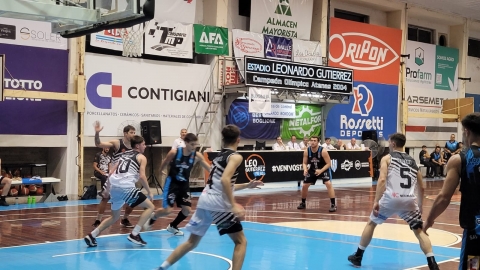 Con un trabajo soberbio de Thiago Sanzano que anotó 32 puntos San Martín se impuso a Almagro de Esperanza por el Torneo Federal 