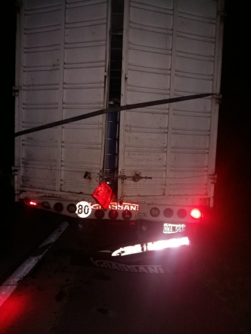 Leones: camionero chocó a otro que transportaba carga peligrosa