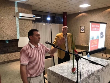 Empleado de la Estancia de Ayerza sorprendió a Esteban Domina en la presentación del libro