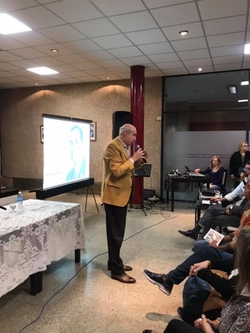 Empleado de la Estancia de Ayerza sorprendió a Esteban Domina en la presentación del libro