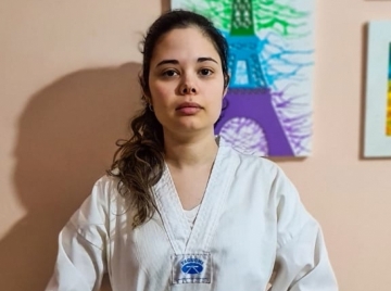 Es hipoacúsica y compite para representar al país en taekwondo
