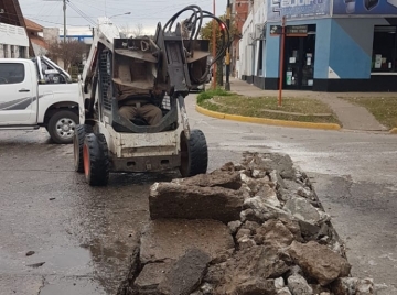 La municipalidad realiza obras de bacheo 