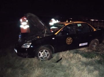 Un taxi despistó en solitario en la autopista