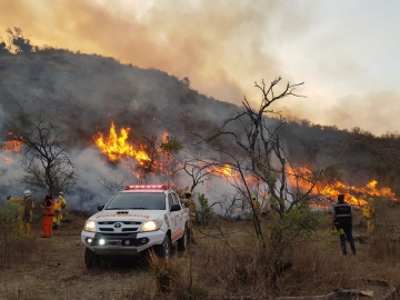 Bomberos de la zona concurren a incendios en Alpa Corral