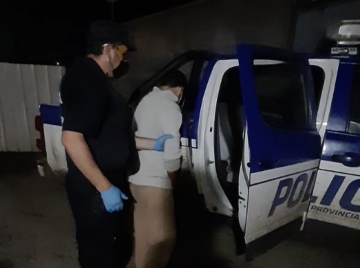 Se escapó mientras estaba por los techos y dañó el móvil policial

