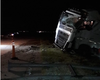 Accidente en la autopista con un transporte de vacunas