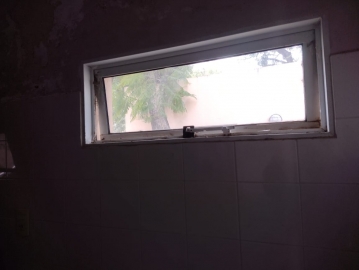 Robaron en Andén y dejaron el televisor sobre las vías 
