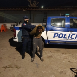 Dos detenidos en el techo del kiosco La Plaza