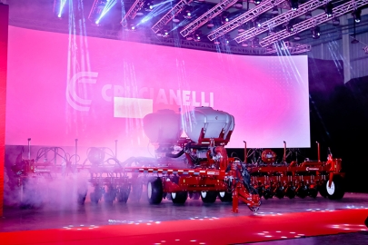 Crucianelli y Leaf Agrotronics presentaron su nueva sembradora, la Plantor Leaf