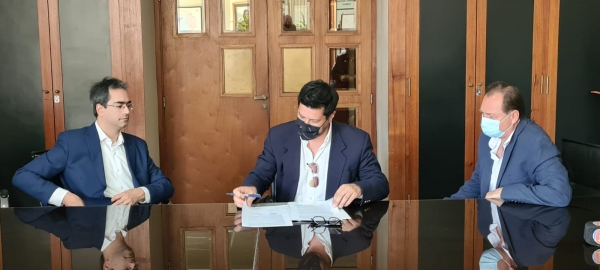 Dellarossa firmó un convenio con Cluster Tic Villa María