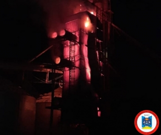 Bomberos trabajaron 9 horas en el incendio de planta de Huinca Cereales