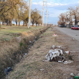Alerta el municipio sobre los residuos en los canales de desagues