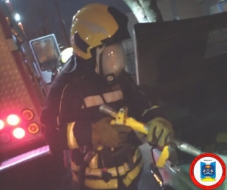 Incendio de motor de automóvil fue extinguido por vecinos