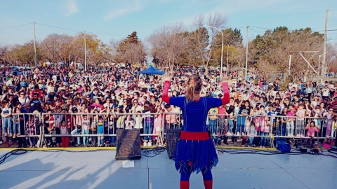 En una tarde de puro sol y baile, Solcito Fijo visitó Marcos Juárez por el Mes de la Niñez