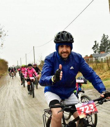 Bajo la lluvia, más de 200 pedalistas participaron del Gran Ciclo de Turismo de la Amistad