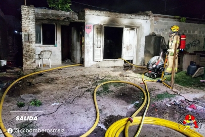 “No bajé los brazos y menos ahora porque mi hija y nietos me necesitan fuerte”, dijo Juana tras perder toda su vivienda en un incendio