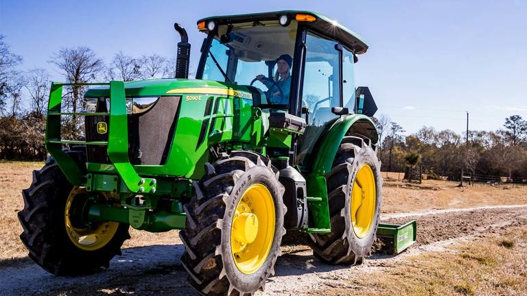 Municipio adquirió un tractor John Deere 0 KM para el área de Parques y Paseos