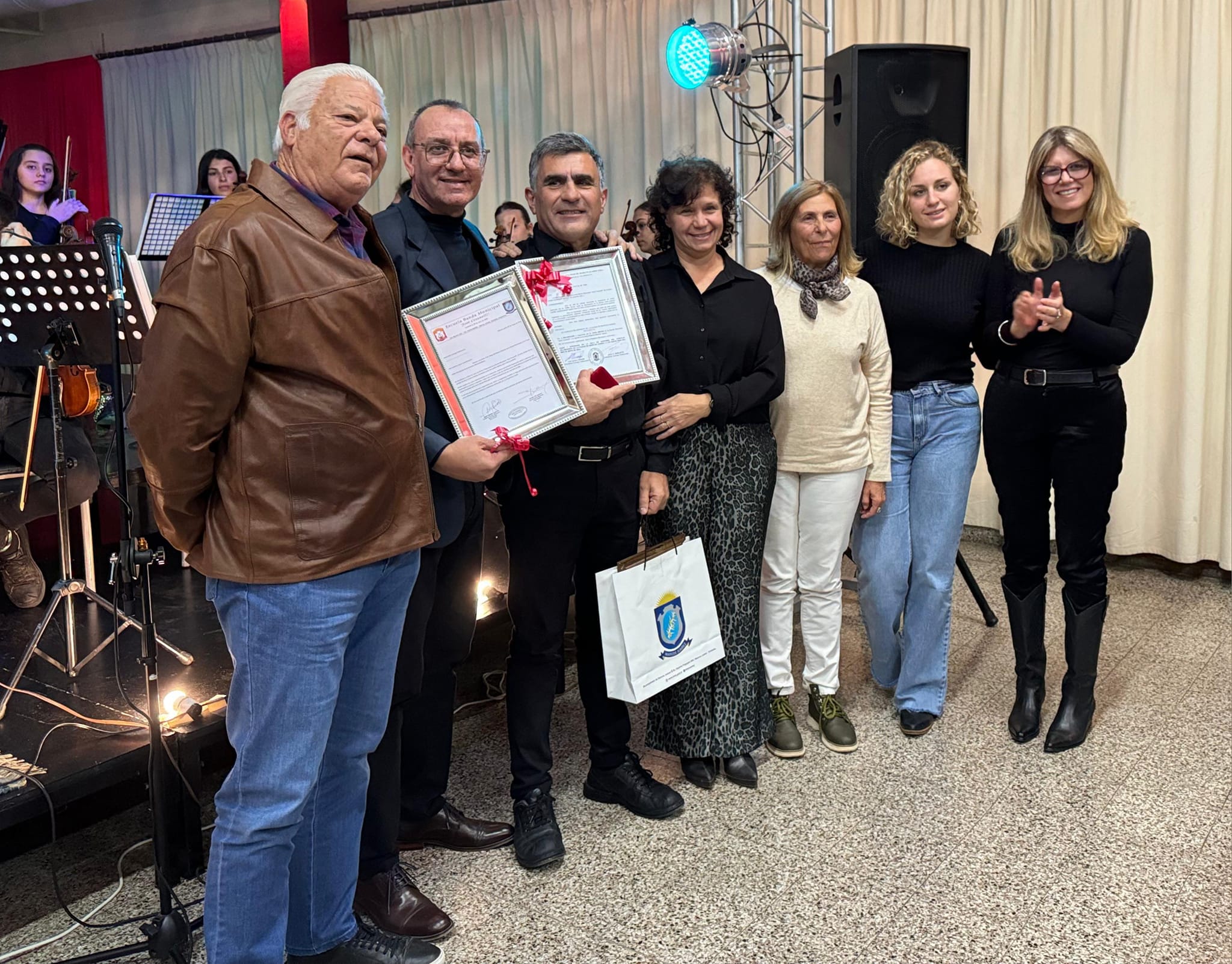 La Banda homenajeó a Walter Brusa por sus 50 años en la institución