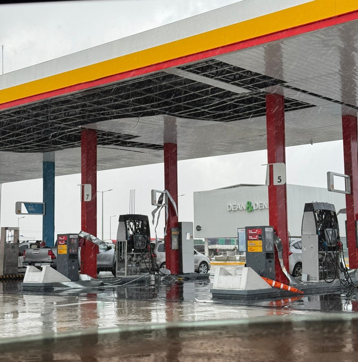 55 milímetros precipitaron en 30 minutos en Marcos Juárez con graves daños en la Shell de la autopista