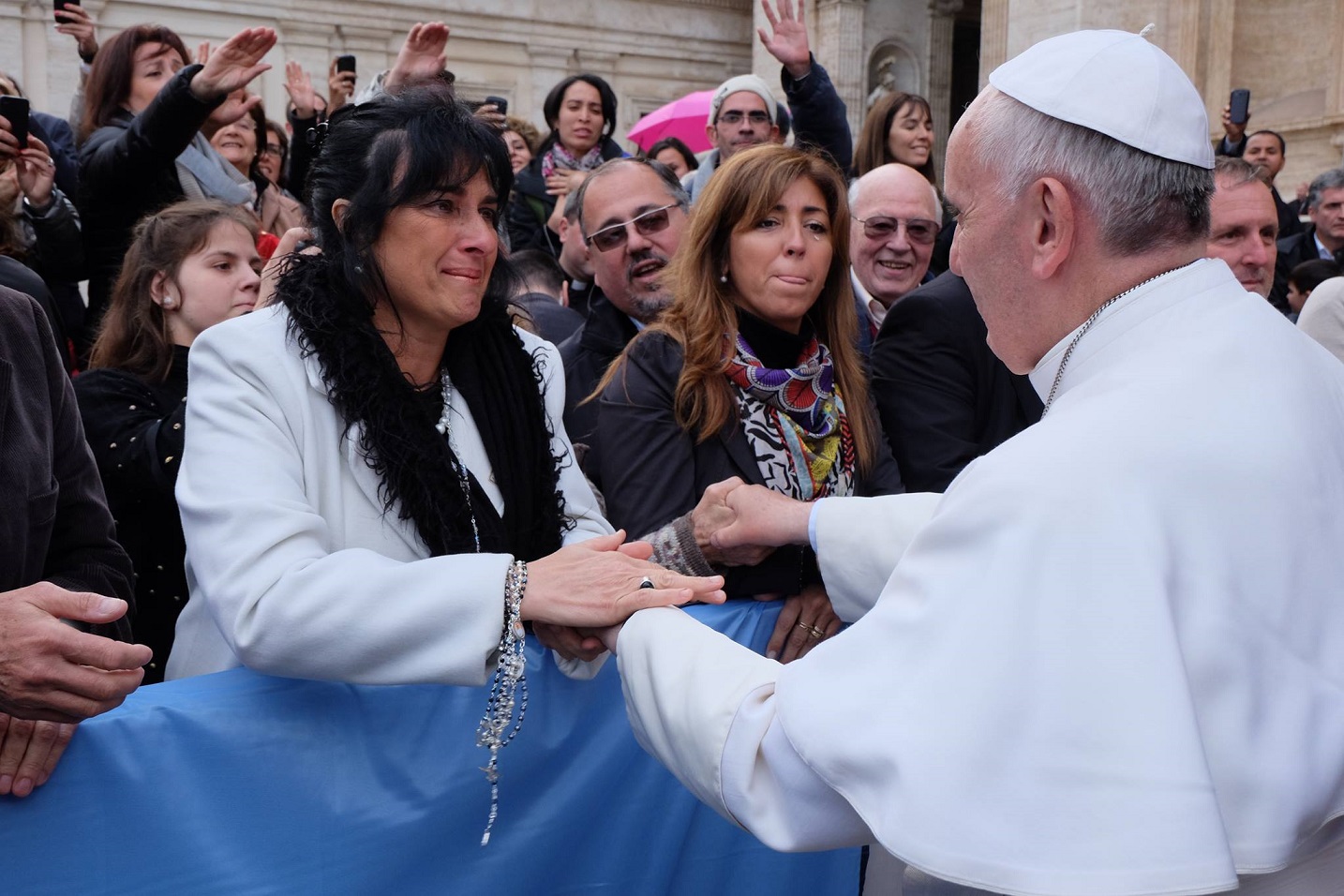 "El solo verlo caminar transmitía paz": marcosjuarenses reviven su encuentro con el Papa Francisco en Roma