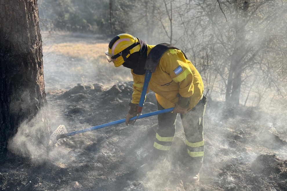 "Contuvieron un incendio en Los Reartes: actuaron bomberos y cuatro aviones hidrantes"