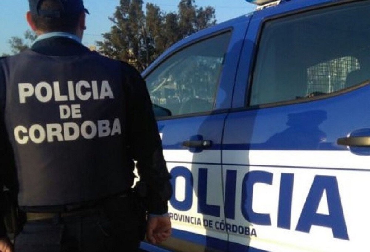 Robo en calle Garibaldi: un detenido y un prófugo tras sustraer $400.000 y pertenencias personales