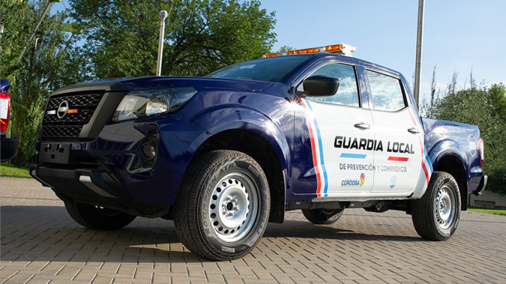 Conducía en contramano a alta velocidad, chocó el móvil de la Guardia Urbana y escapó