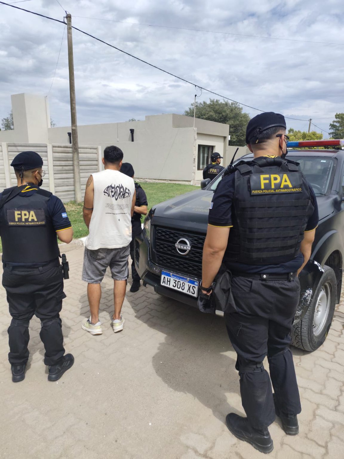 Tras control preventivo la FPA detuvo a un hombre con dosis de marihuana y secuestraron una motocicleta