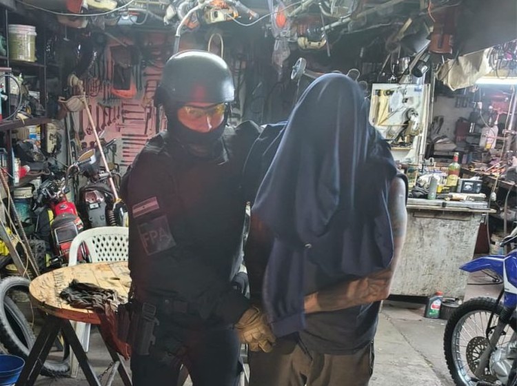 Bell Ville: dos hombres vendían drogas en un taller de motos y fueron detenidos por la FPA