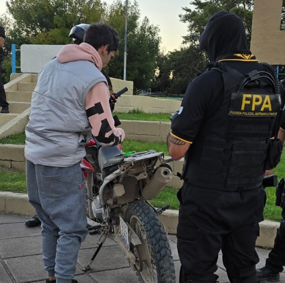 Secuestran 20 motocicletas y detienen a dos personas en operativo interfuerza en Marcos Juárez