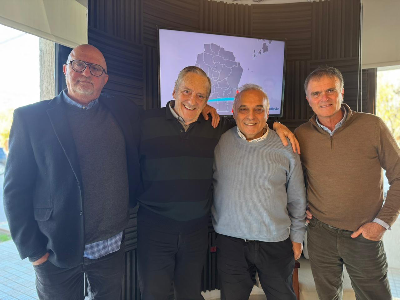 “Tres cordobeses que conquistaron Rosario”: una charla cargada de memoria, amistad y televisión