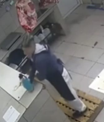 Insólito en Córdoba: discutió con un compañero, le puso veneno para ratas en el mate y quedó grabada por las cámaras