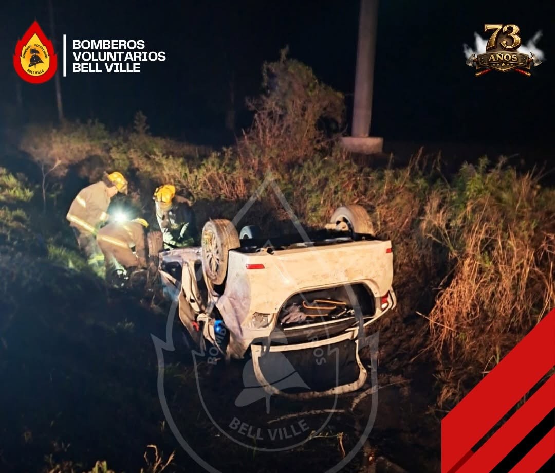 Conmoción en Bell Ville por un vuelco fatal: dos jóvenes de 17 y 18 años fallecieron, tres continúan internados estables y uno ya fue dado de alta
