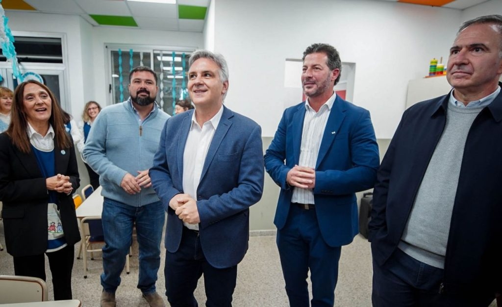 Bell Ville festeja: tras una década de espera, Llaryora inaugura las salas que reclamaban los jardines Provincia del Neuquén y Vélez Sársfield