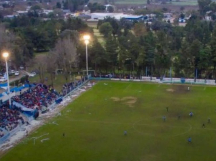 Otra vez la violencia en el fútbol: suspendieron el clásico de Corral de Bustos por agresiones dentro de la cancha