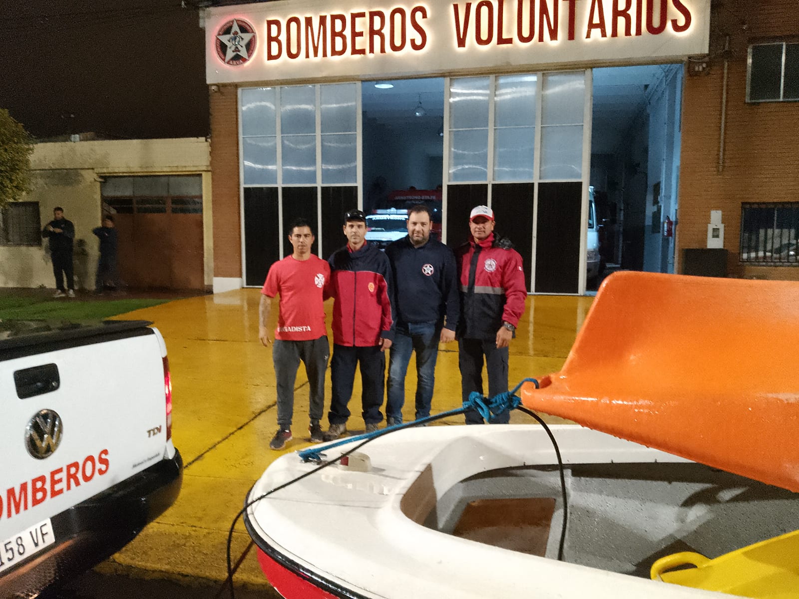 Cinco rescatistas de Armstrong, Tortugas y Las Parejas partieron esta madrugada a Vera